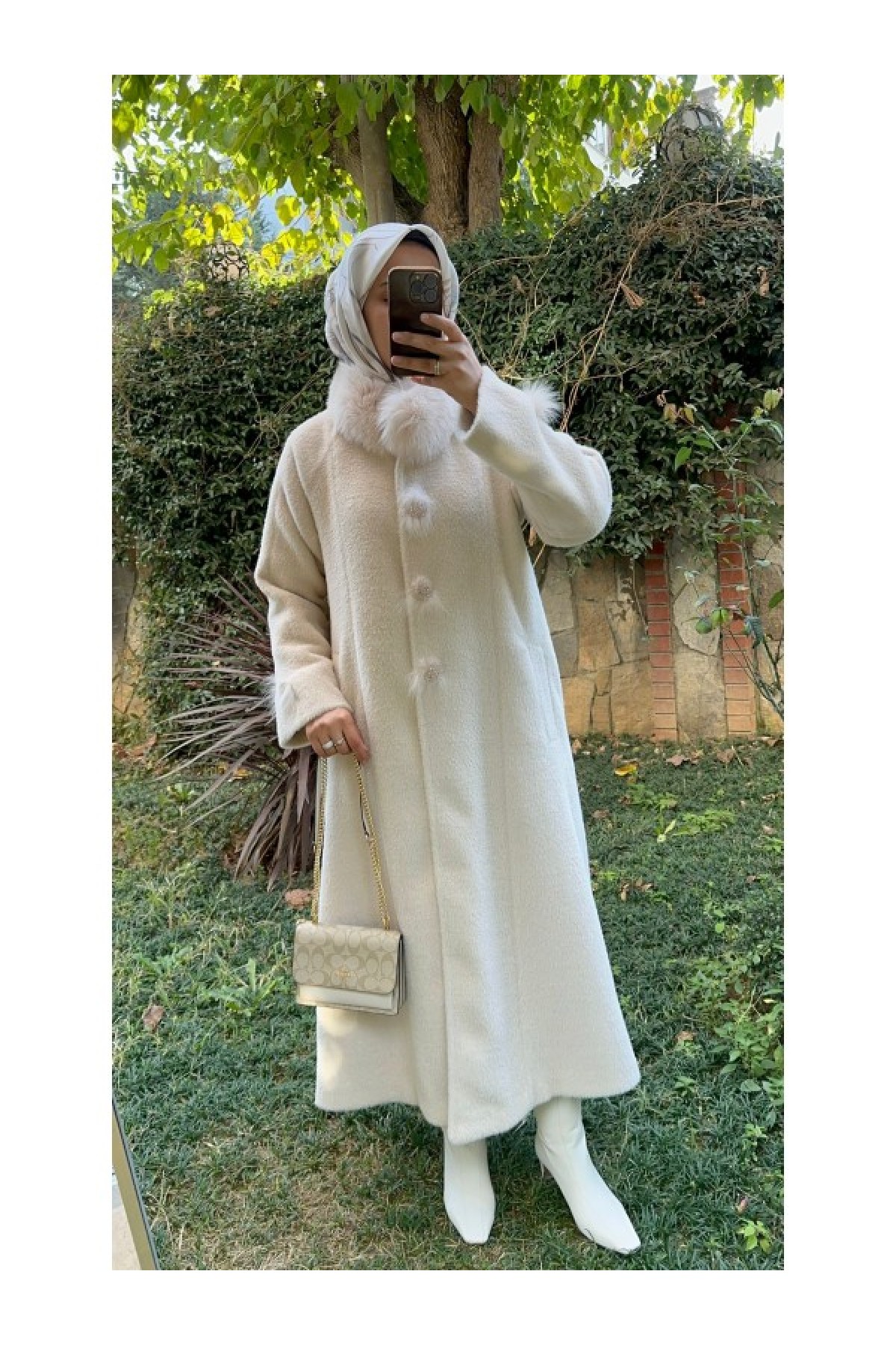 Kürklü ve Taş Detaylı Angora Kaban Bej