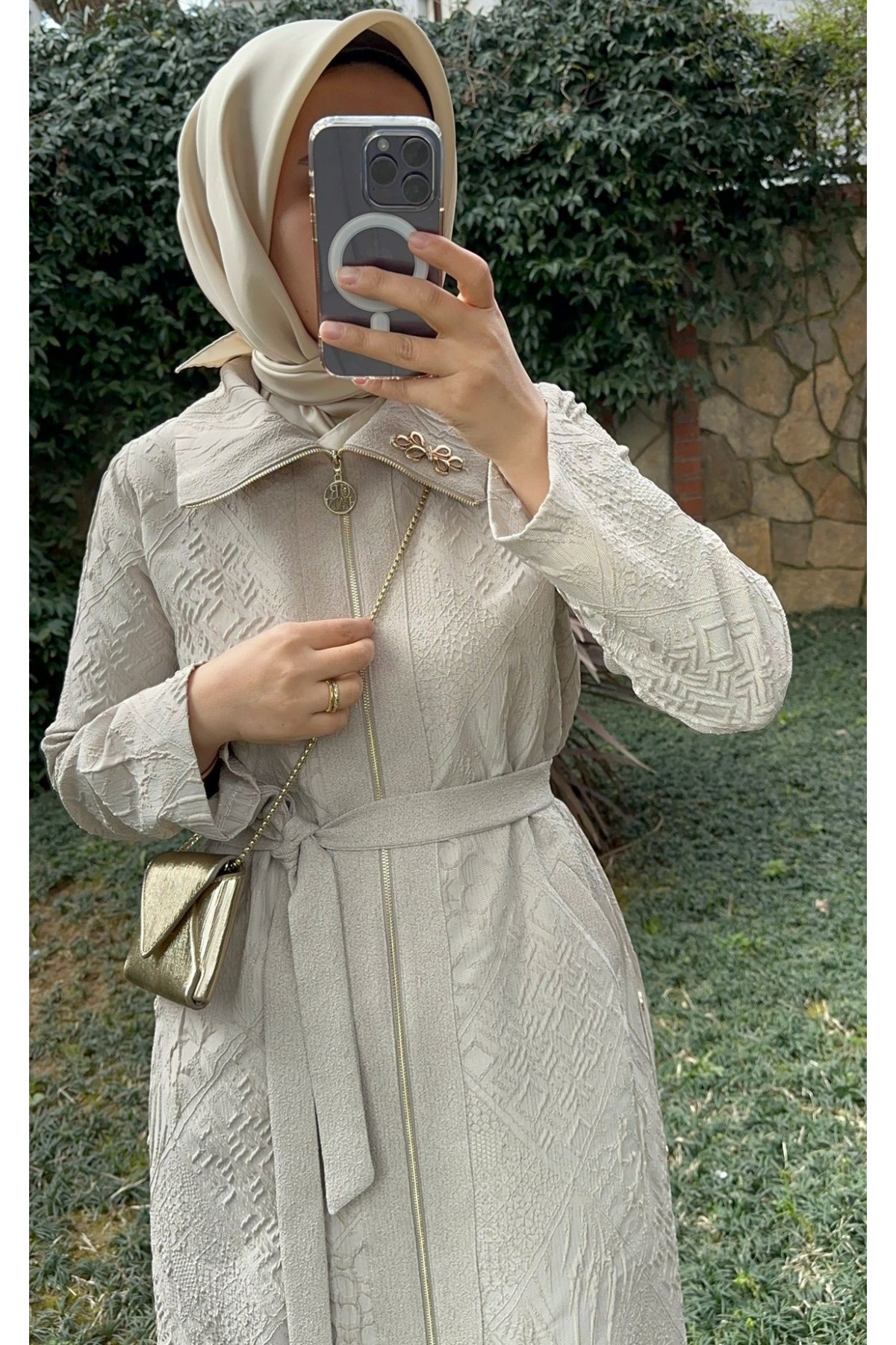 Broş Detaylı Kap Vizon