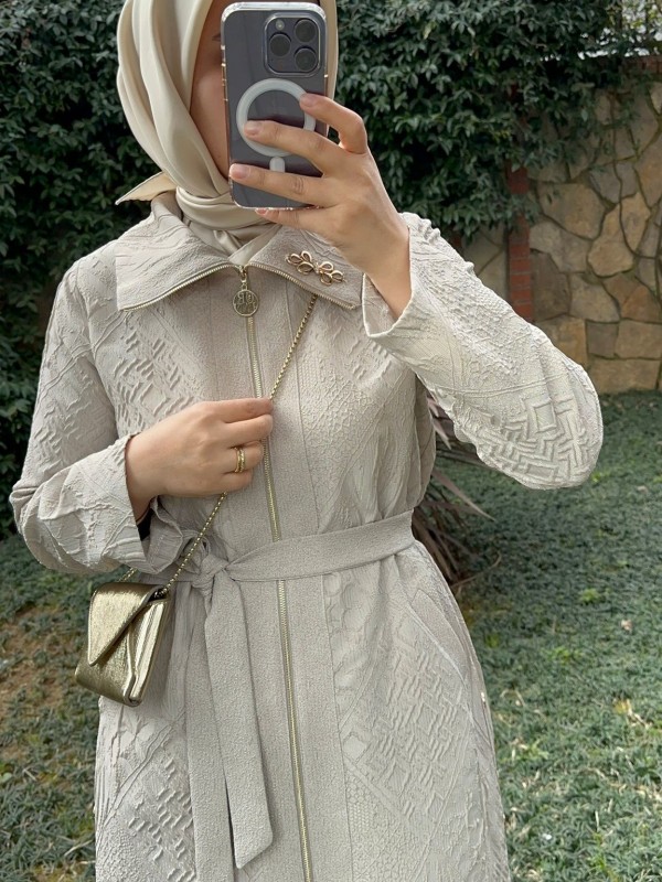 Broş Detaylı Kap Vizon