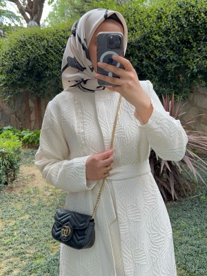 İşleme Detaylı Jakarlı Kap Krem