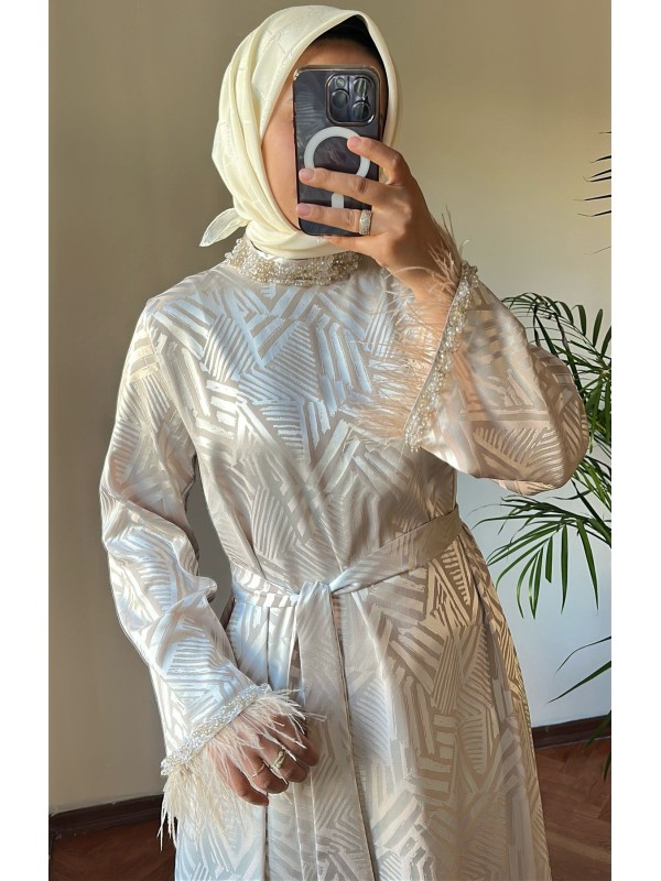 Taş ve Tüy Detaylı Elbise