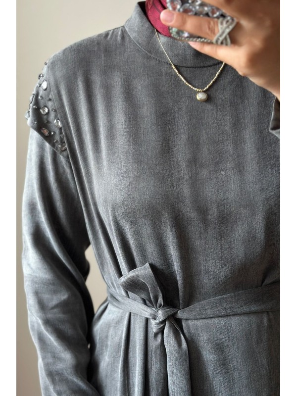 İşleme Detaylı İpek Cupra Elbise Gri