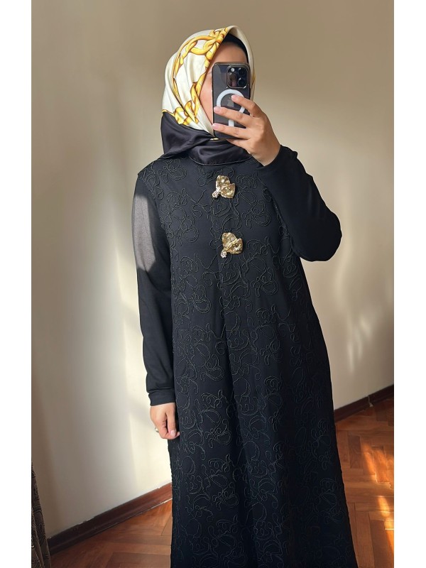 Nakış ve Broş Detaylı Kap Siyah