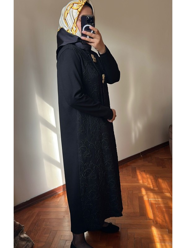 Nakış ve Broş Detaylı Kap Siyah