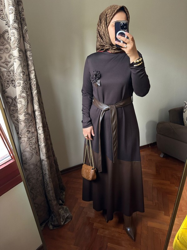 Deri Detaylı Elbise Kahverengi