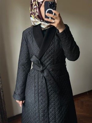 Triko Detaylı Kapitone Kap Siyah