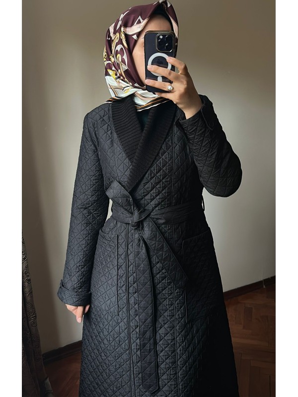 Triko Detaylı Kapitone Kap Siyah