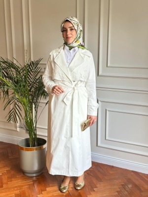 Nakış İşlemeli Tasarım Trençkot Beyaz