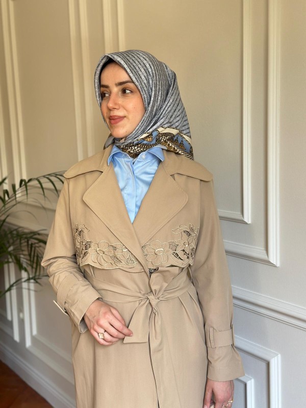 Nakış İşlemeli Tasarım Trençkot Bej