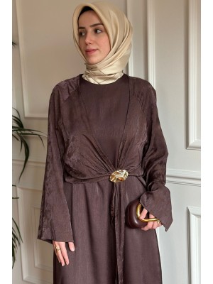 Broş Detaylı Elbise Kahverengi